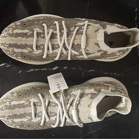 Adidas Yeezys - Picture 5 of 7